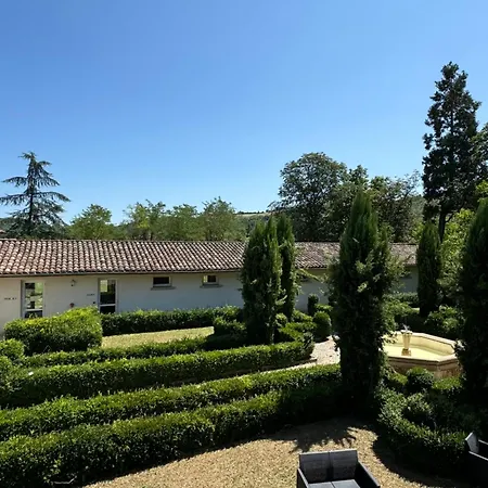 La Metairie & Piscine Отель 2*