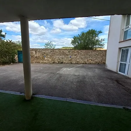 La Metairie & Piscine Отель 2*