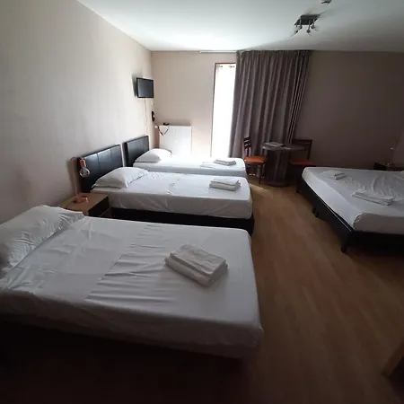 La Metairie & Piscine Отель Корд-сюр-Сьель