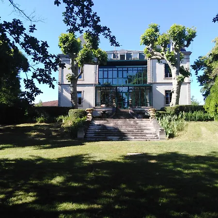 La Metairie & Piscine Отель 2*