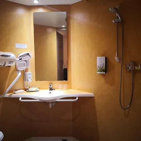 Отель La Metairie & Piscine 2*