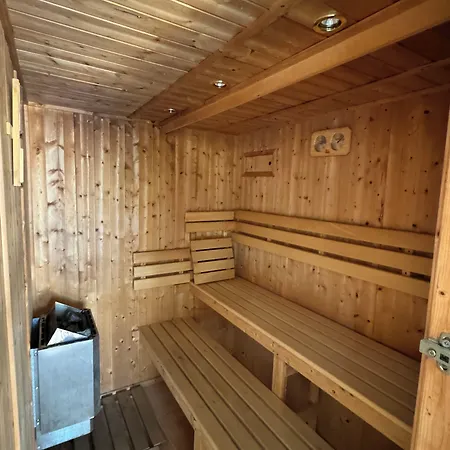 La Metairie & Piscine Отель 2*