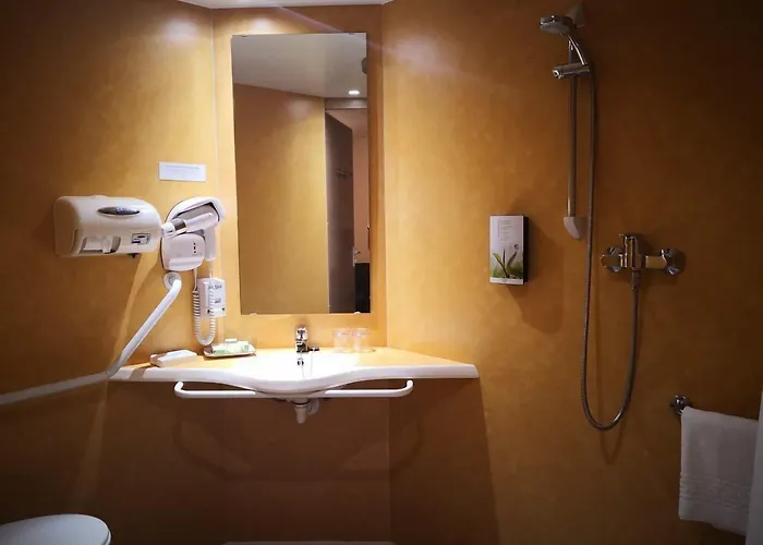 Hotel La Metairie & Piscine 2*