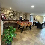 La Metairie & Piscine 호텔 2*