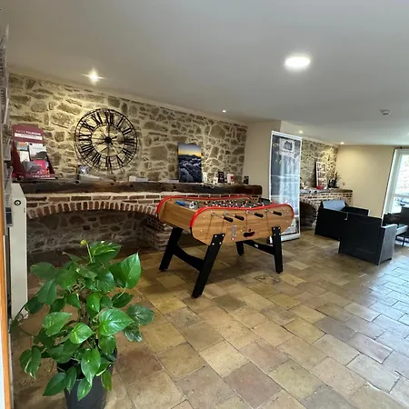 La Metairie & Piscine 酒店 2*