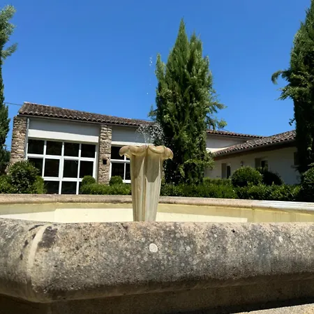 La Metairie & Piscine 西埃勒河畔科尔德