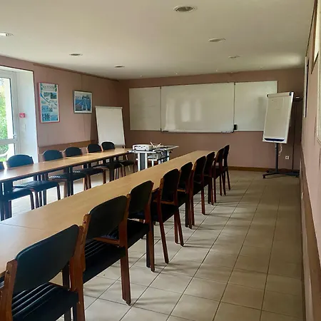 La Metairie & Piscine 酒店 2*