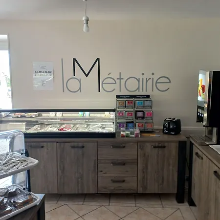 Hotel La Metairie & Piscine 2*